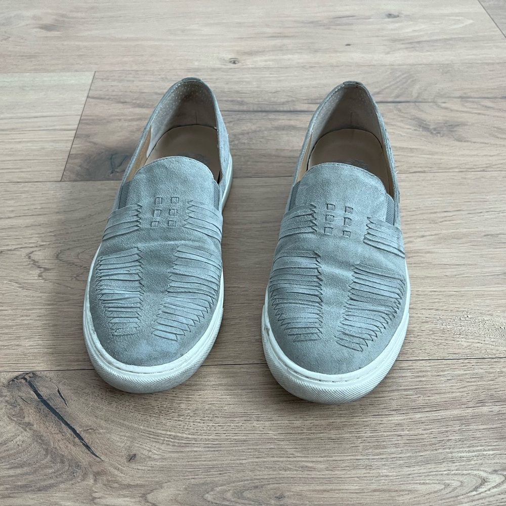 Vince Camuto size 7 gray slides